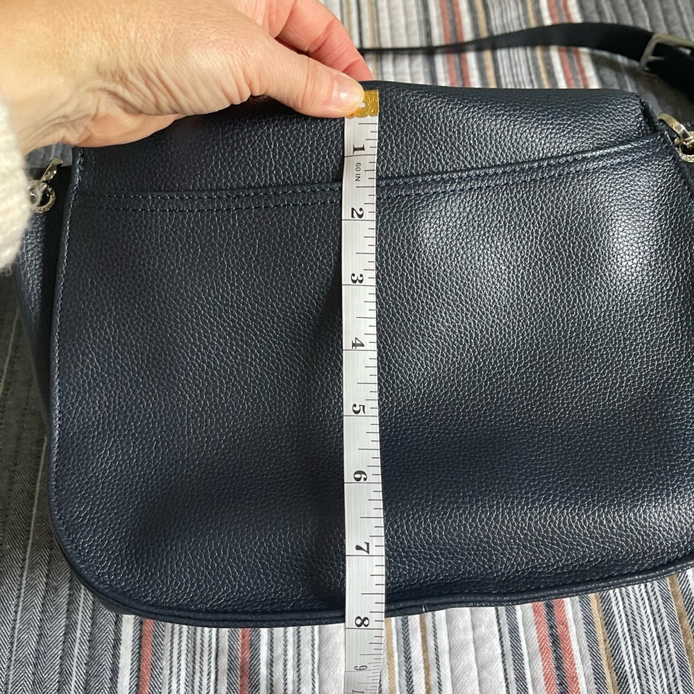 Longchamp Le Foulonne Saddle Bag. Beautiful,classic with plenty of pockets. - Picture 3 of 15